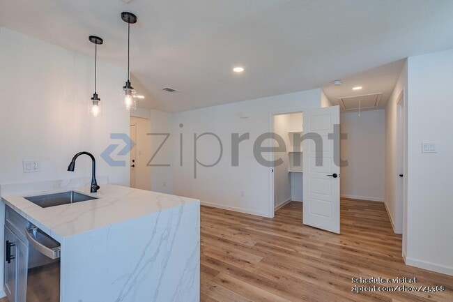 Building Photo - 3923 Alsace St