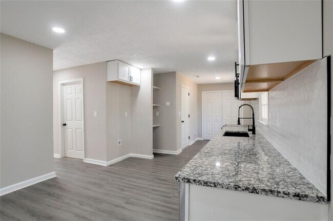 Building Photo - 4620 Central Dr