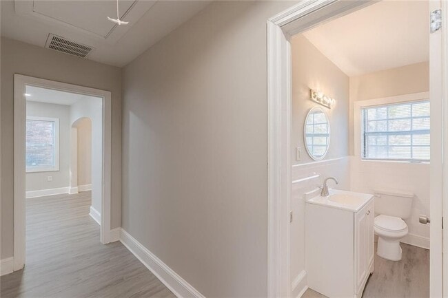 Building Photo - 1376 Westmont Rd SW