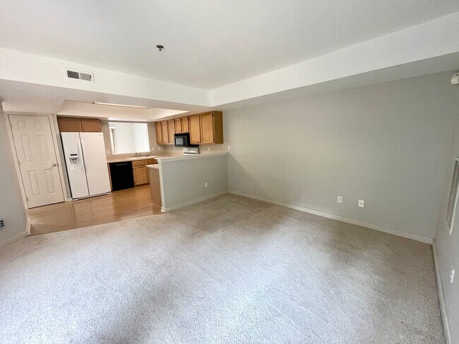Building Photo - Kenmore Townhouse at Canterbury