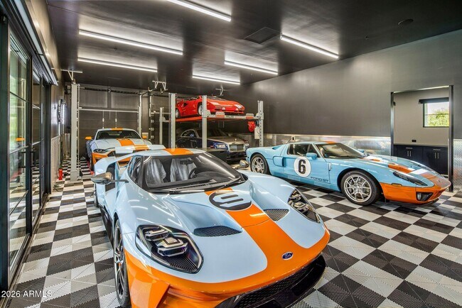 Building Photo - 10110 E Siesta Ln