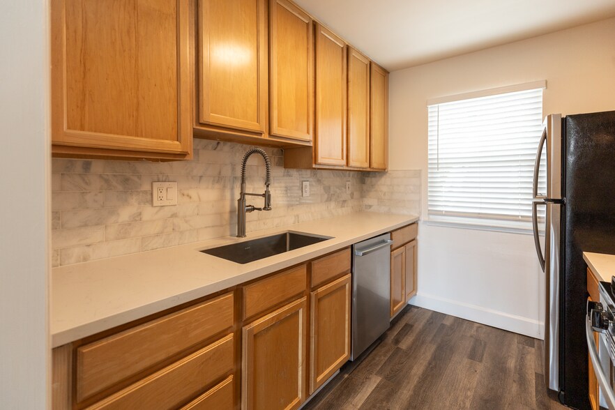 Building Photo - 409 Portofino Dr