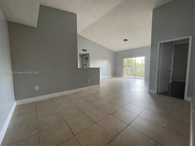 Building Photo - 6928 SW 39th St