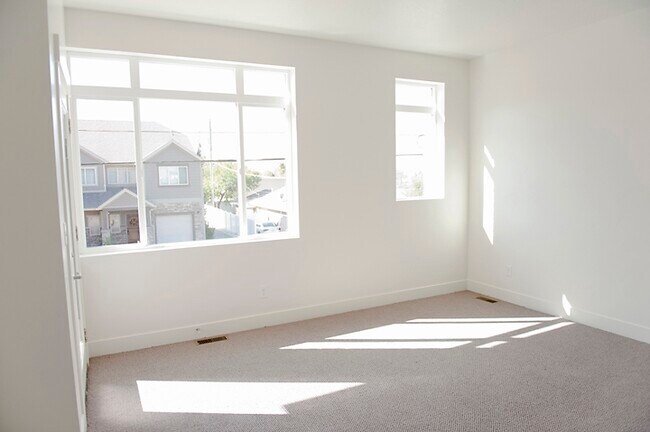 Building Photo - 155 N Main St