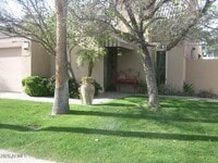 Building Photo - 2522 E Oregon Ave