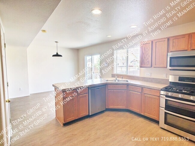 Building Photo - 3314 Castellon Dr