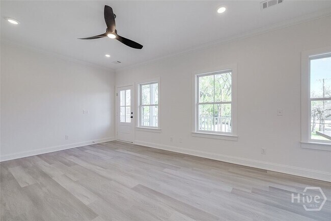 Building Photo - 1615 Le Grand St