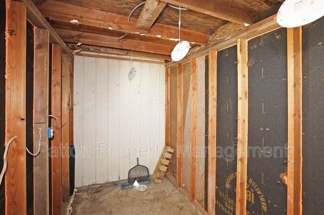 Building Photo - 5207 S Travis St