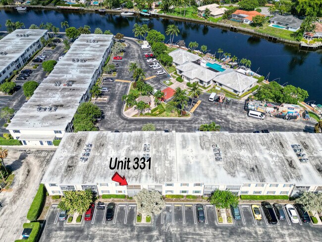 Building Photo - 130 Cypress Club Dr