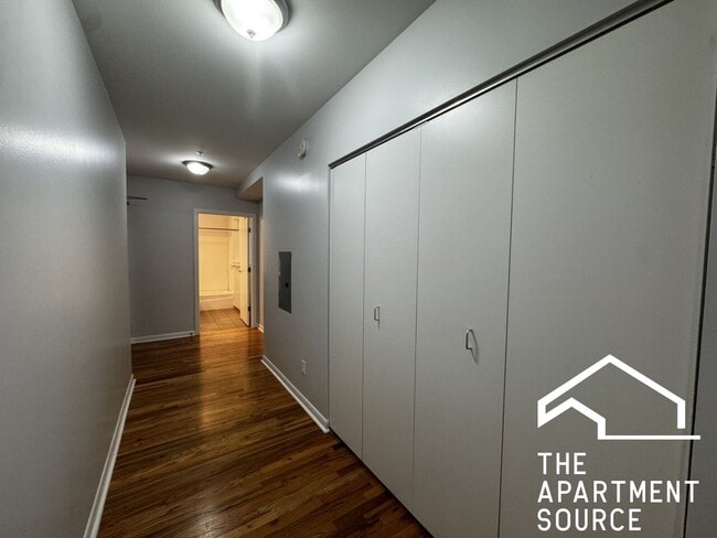 Building Photo - 1337 W Fargo Ave