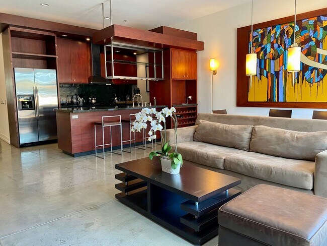 Building Photo - LUXURY TOP-FLOOR 2BR/2.5BA PENTHOUSE LOFT ...