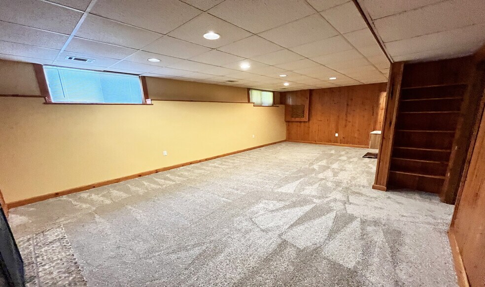 Building Photo - 3881 Polk St NE
