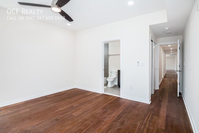 Building Photo - Large Modern Queen Village Three Bedroom /...