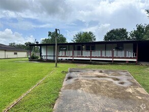 Building Photo - 2634 Oak Rd