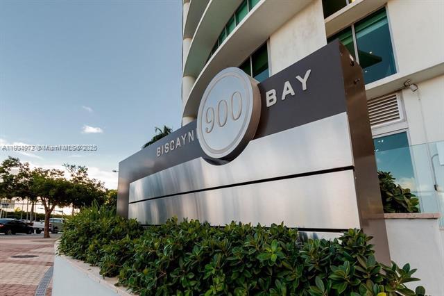 Building Photo - 900 Biscayne