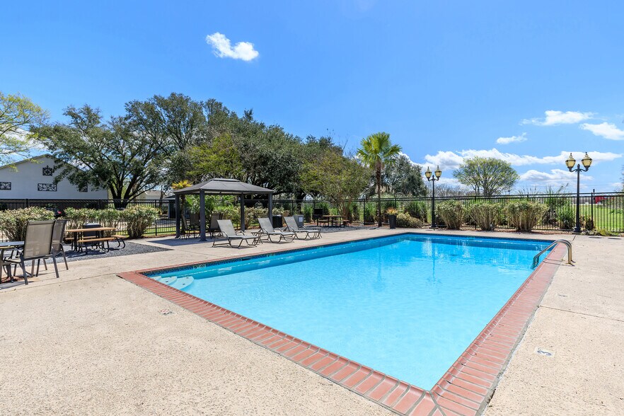 The Arts Apartments at Place 9989 Burbank Dr Baton Rouge LA 70810 Apartment Finder