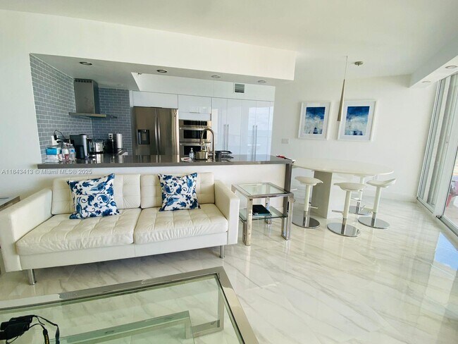 Building Photo - 16445 Collins Ave