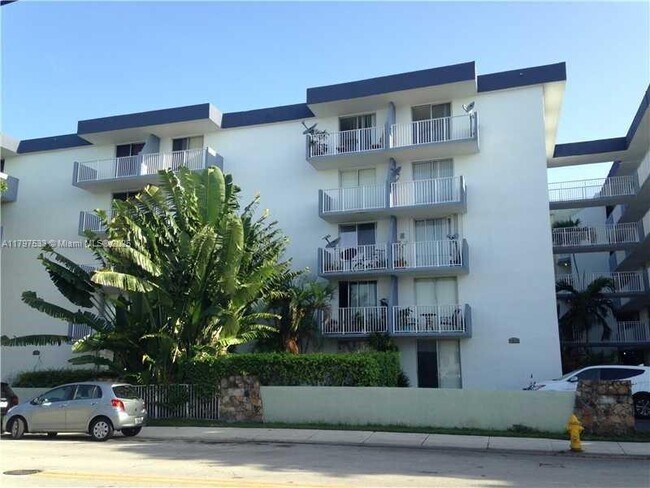 Building Photo - 1801 S Treasure Dr