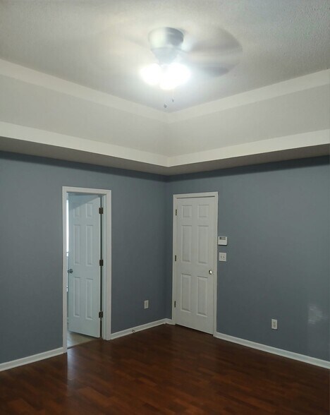 Building Photo - 4479 White Rd
