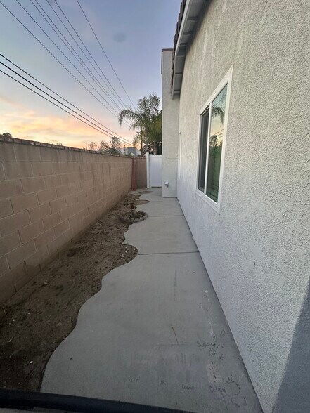 Building Photo - 491 W Carter St