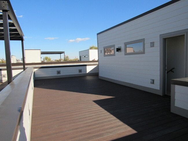 Building Photo - Town home a Block away from Sloan's Lake with roof top Deck