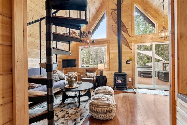 Building Photo - 102 Tahoma Pl