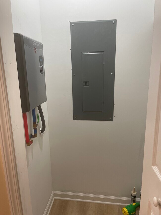 Building Photo - 1312 13th Ave SW