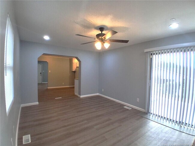 Building Photo - 1086 Essex Pl