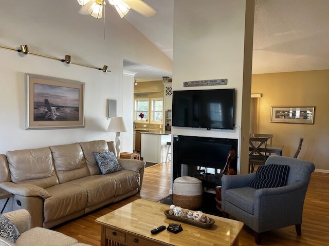 Building Photo - 324 Lakeside Dr