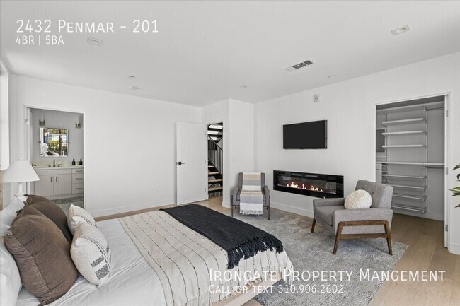 Building Photo - 2432 Penmar-201