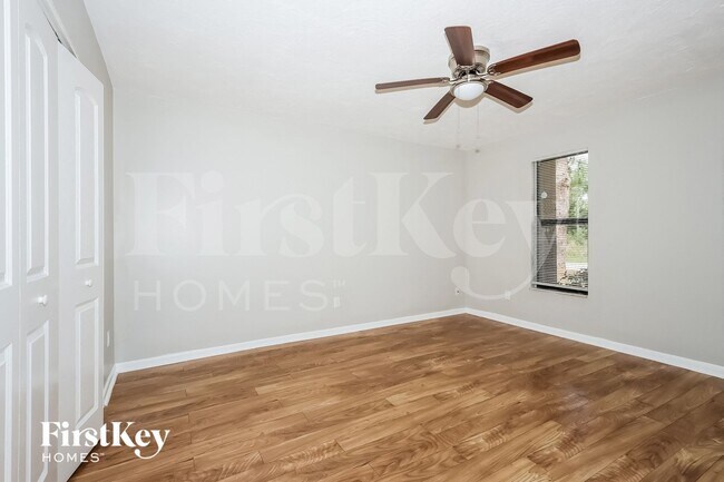 Building Photo - 1032 SE Floresta Dr