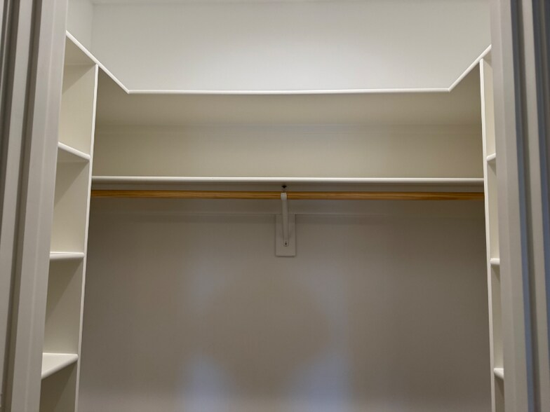 Building Photo - 8504 Meadowlark Ln