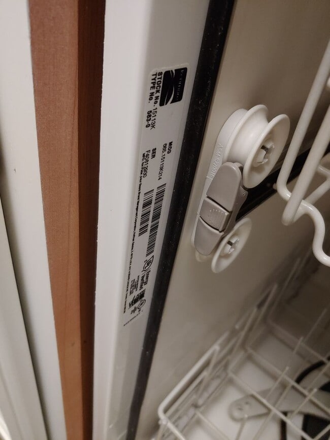 Building Photo - Gorgeous Spacious TownHome in Downtown Mou...