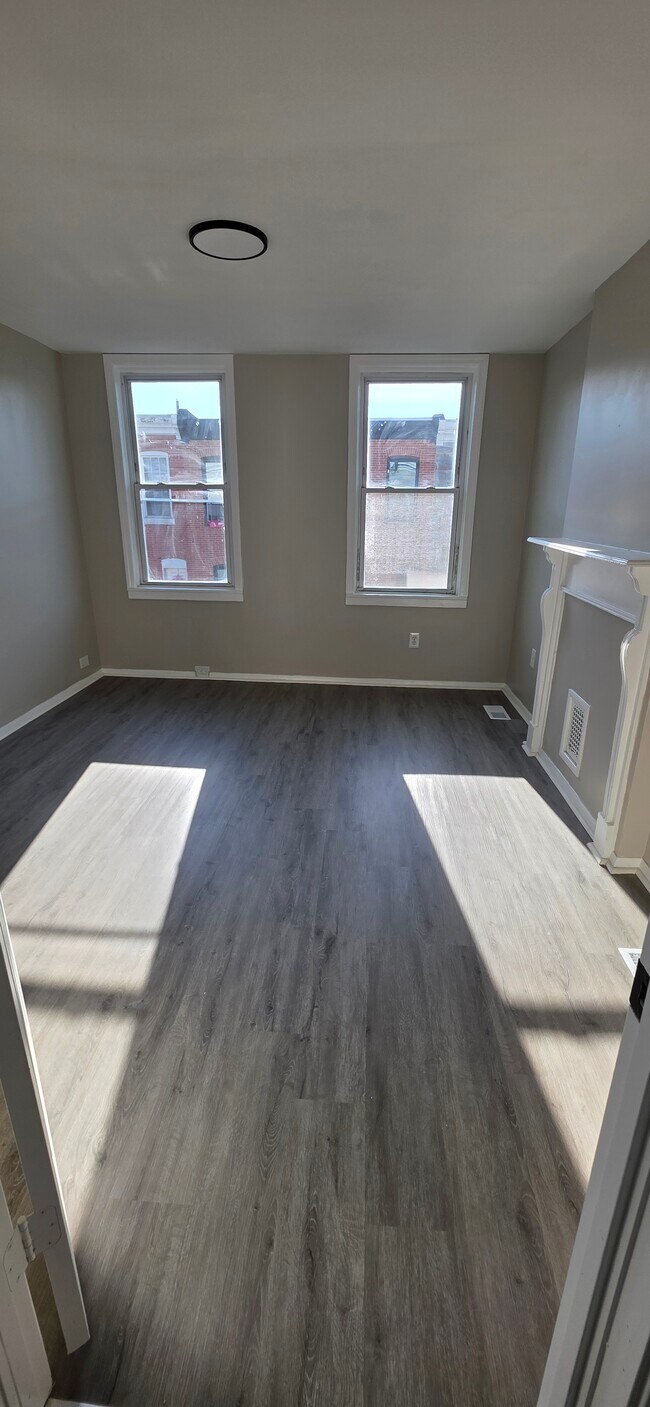 Building Photo - 144 N Streeper St