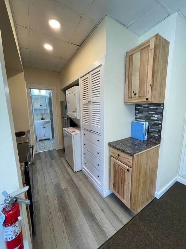 Building Photo - 46 N Prospect St