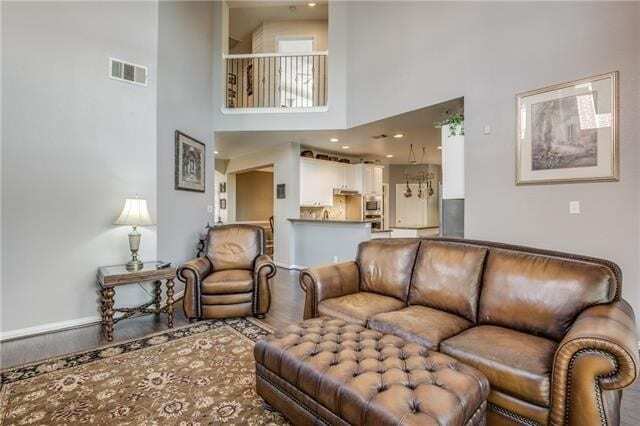 Building Photo - 3594 Lincoln Dr