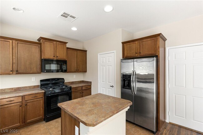 Building Photo - 5492 Mercury Springs Dr