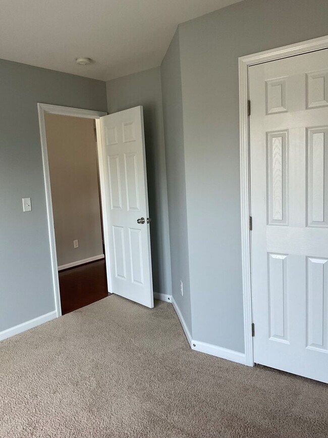 Building Photo - Beautiful 4BR Home In Bethesda Oaks !