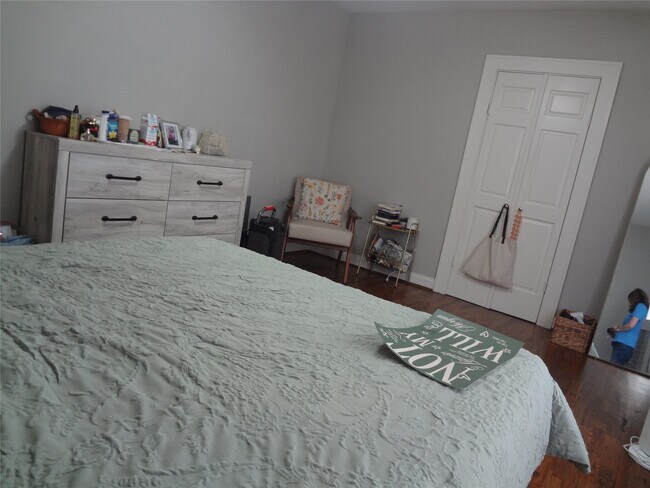 Building Photo - 307 E 28th St