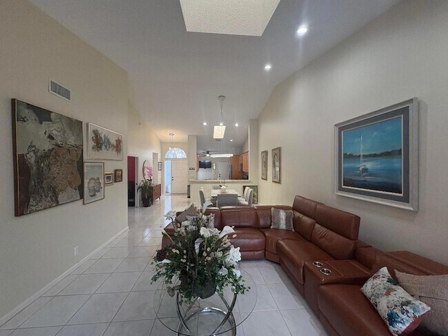 Building Photo - 7275 Summer Tree Dr