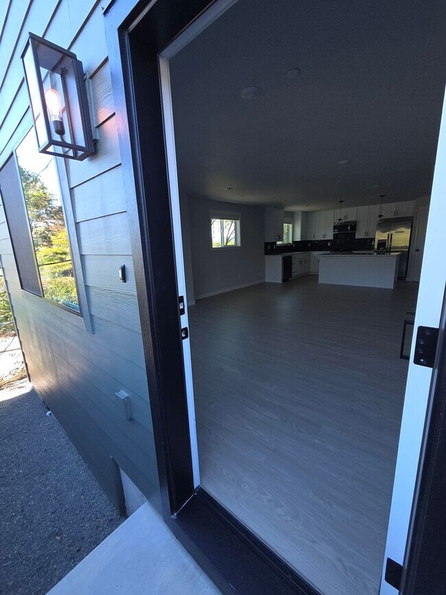 Building Photo - Brand-New 1BD Home in Camas — Move-In Ready!