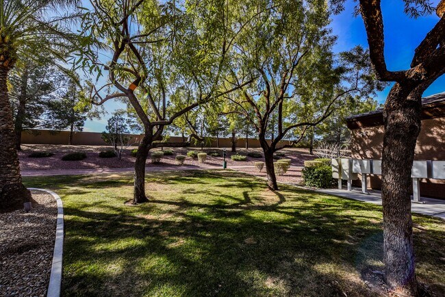 Building Photo - Beautiful 2 bd/2 bath condo in luxury gated Summerlin community ON TPC GOLF COURSE