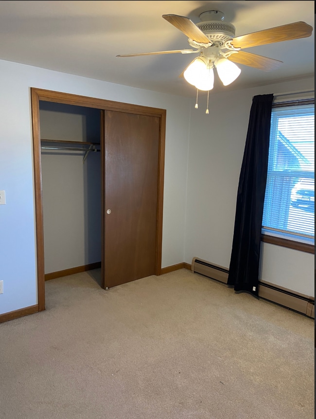 Building Photo - 425 St Lawrence Ave