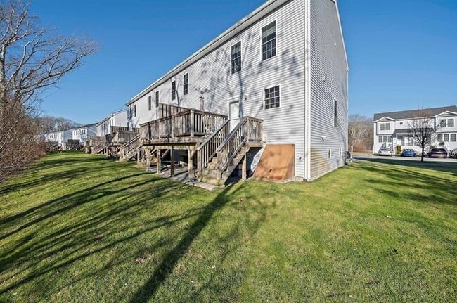 Building Photo - 1 Paradise Ln