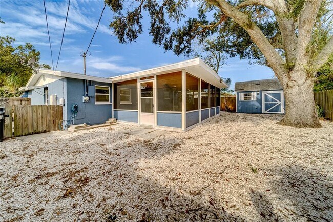 Building Photo - 11615 W Leisure Ln