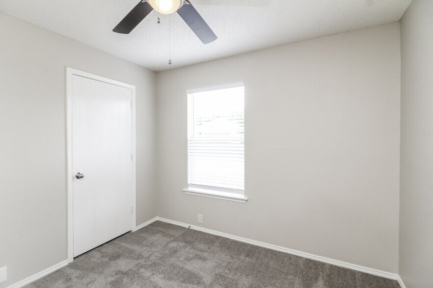 Building Photo - 823 Sage Meadow Dr