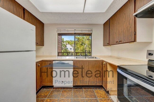 Building Photo - 2 BR/ 2BA 1380 SQFT Point Loma / La Playa ...