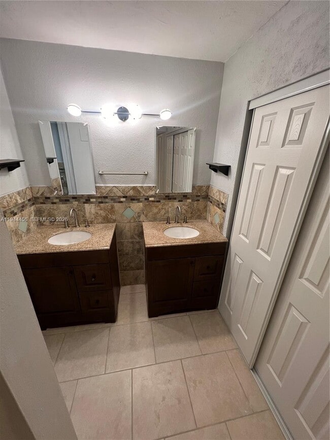 Building Photo - 1515 NE 125th Terrace