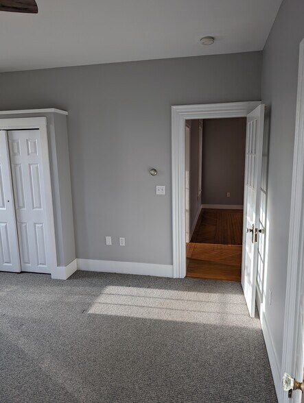 Building Photo - 264 Elm St