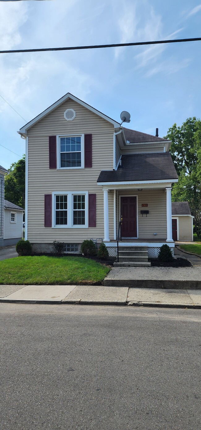 Primary Photo - 216 Heaton Ave